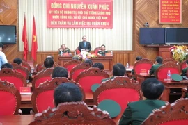 Phó Thủ tướng Nguyễn Xuân Phúc phát biểu tại buổi làm việc với Quân khu 4. (Ảnh: Nguyễn Văn Nhật/Vietnam+)