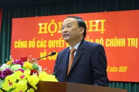 Trao quyết định về công tác cán bộ Ban Kinh tế Trung ương