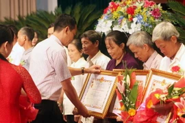 Thanh Hóa phong tặng, truy tặng danh hiệu Bà mẹ Việt Nam Anh hùng. (Ảnh: Thanh Tùng/TTXVN) 