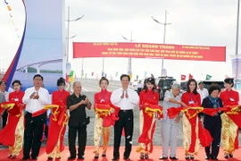 Thủ tướng dự khánh thành cầu Năm Căn và khởi công nhà máy khí 