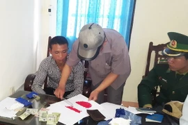 Bắt vụ vận chuyển 500 viên ma túy tổng hợp từ Lào về Việt Nam