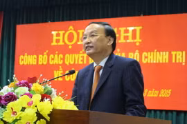 Trao quyết định về công tác cán bộ Ban Kinh tế Trung ương