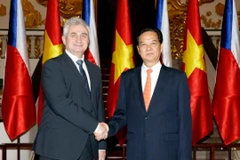 Thủ tướng Nguyễn Tấn Dũng hội kiến với Chủ tịch Thượng viện Cộng hòa Séc Milan Stech. (Ảnh: Đức Tám/TTXVN) 