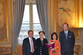 Một nhà ngoại giao Việt nhận Huân chương Công trạng của Pháp