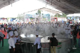 "Siêu lẩu lớn nhất Việt Nam" phục vụ 2.000 thực khách