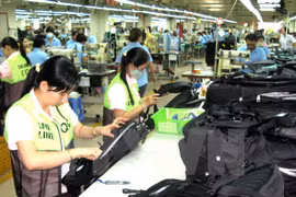 Lộ trình cắt giảm thuế quan trong các FTA: Tác động hai chiều