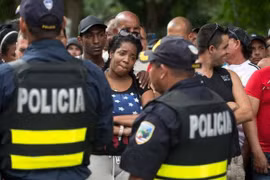 Người di cư Cuba biểu tình chặn đại lộ Pan-American, đòi nhập cảnh vào Costa Rica. (Nguồn: AP)