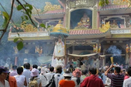 Hàng chục nghìn người dân dự lễ khai mạc hội xuân núi Bà Đen