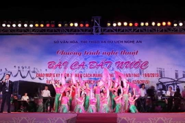 Một tiết mục nghệ thuật tại chương trình văn hóa nghệ thuật kỷ niệm Quốc khánh ở Nghệ An. (Ảnh: Thanh Tùng/TTXVN) 