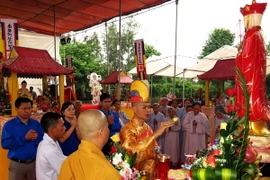 Quang cảnh lễ cầu siêu. (Ảnh: Phước Ngọc/TTXVN) 