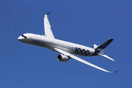 Máy bay A350-1000 của hãng Airbus trình diễn tại Triển lãm hàng không quốc tế Paris lần thứ 53, Pháp, ngày 17/6/2019. (Ảnh: THX/TTXVN)