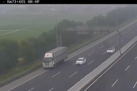 Hình ảnh xe tải 36C-316.19 đi lùi trên cao tốc. (Nguồn: cand.com.vn)