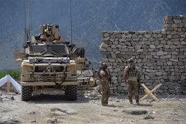 Binh sỹ Mỹ tuần tra tại tỉnh Nangarhar, Afghanistan, ngày 15/4/2017. (Ảnh: AFP/TTXVN)