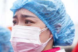 Một nữ y tá làm viêc tại bệnh viện ở Vũ Hán, tỉnh Hồ Bắc, Trung Quốc, ngày 29/3/2020. (Ảnh: THX/TTXVN)