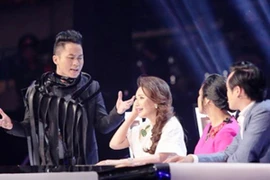 "Ghế nóng" lại dậy sóng bởi màn tranh cãi của Tùng Dương-Hương Hồ