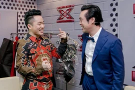 Tùng Dương và Dương Khắc Linh những ngày đầu ngồi ghế nóng 'Nhân tố bí ẩn.' (Ảnh: CTS)