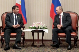 Tổng thống Nga Vladimir Putin người đồng cấp Philippines Rodrigo Duterte. (Ảnh: AFP)