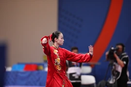Trần Thị Minh Huyền giành thêm một huy chương Bạc bộ môn wushu. (Ảnh: Hoàng Linh/TTXVN)
