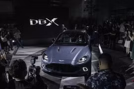 Aston Martin DBX.