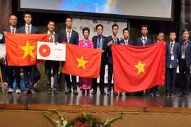 Các thí sinh Việt Nam tại IOAA 2019.