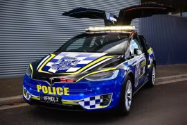 Mẫu xe điện tuần tra Tesla Model X của cảnh sát bang Victoria, Australia. (Ảnh: Gizmodo)