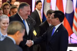 Ngoại trưởng Mỹ Mike Pompeo gặp người đồng cấp Trung Quốc Vương Nghị. (Ảnh: CGTN)