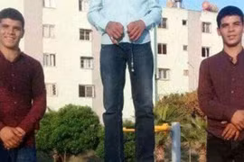 Anh em song sinh Murat A. và Huseyin A. (Ảnh: Asiawire)