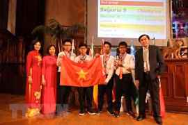 Các học sinh giành giải thưởng tại IMC 2019. (Ảnh: Phi Hùng/TTXVN)