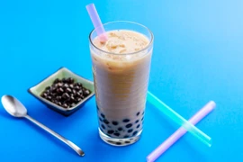 Trà sữa trân châu có thể mang theo nhiều nguy cơ đối với sức khỏe. (Ảnh: Chichilicious)