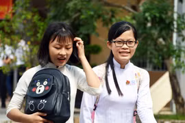 Môn thi Ngữ Văn được các thí sinh tại tỉnh Cà Mau đánh giá là hay, nhiều em làm bài tốt. (Ảnh: Huỳnh Thế Anh/TTXVN) 