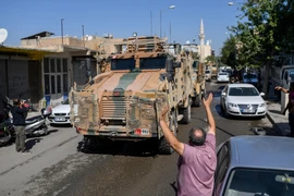 Các tay súng Syria ủng hộ Thổ Nhĩ Kỳ trong chiến dịch chống các tay súng người Kurd. (Ảnh: AFP/TTXVN)