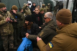 Cuộc trao đổi tù nhân giữa Nga và Ukraine. (Ảnh: AFP/TTXVN)