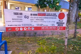 Cơ quan Môi trường Quốc gia Singapore (NEA) ra cảnh báo về sốt xuất huyết. (Ảnh: Straits Times)