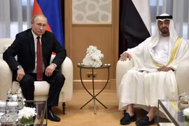 Tổng thống Nga Vladimir Putin đã có chuyến công du tới hai quốc gia Trung Đông Saudi Arabia và Các Tiểu vương quốc Arab thống nhất (UAE) từ ngày 14/10, nhằm tăng cường hợp tác trong vấn đề điều tiết thị trường dầu mỏ, đồng thời cũng nhằm thu hút, mời gọi 