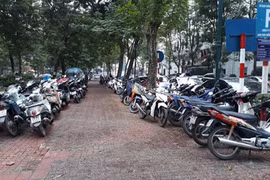 Bãi đỗ xe ở ô đất E5
