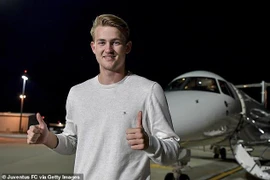 Matthijs De Ligt đặt chân tới Turin. (Ảnh: Getty)