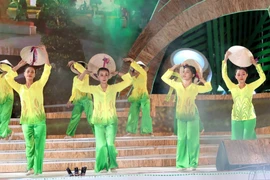 Phó Thủ tướng Thường trực Chính phủ Trương Hòa Bình phát biểu chào mừng Lễ hội dừa Bến Tre. (Ảnh: Trọng Đức/TTXVN)