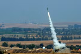Tên lửa Vòm Sắt của Israel đánh chặn rocket phóng từ Gaza. (Ảnh: TimesofIsrael)