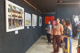 Một góc trưng bày tại triển lãm tranh. (Ảnh: Huy Lê/Vietnam+)