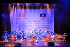 Một tiết mục biểu diễn của các nghệ sỹ, diễn viên và ca sỹ Trường Đại học Văn hóa Nghệ thuật Quân đội. (Ảnh: Phạm Kiên/TTXVN)
