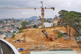 Dự án khách sạn cao cấp thi công khi chưa có giấy phép xây dựng.