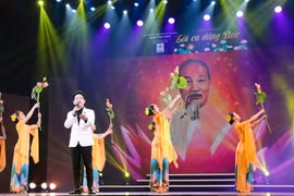 Chương trình nghệ thuật "Lời ca dâng Bác" do Báo Văn Hóa tổ chức năm 2021. (Nguồn: baovanhoa.vn)