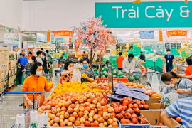 Hàng hóa phục vụ Tết Nhâm Dần 2022 tại các siêu thị ở thành phố Cần Thơ phong phú, đa dạng, giá cả ổn định. (Ảnh: Thanh Liêm/TTXVN)