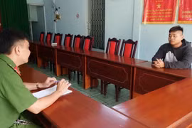 Trần Văn Lắm bị Công an phường Mỹ Long bắt giữ sau thời gian lẩn trốn. (Nguồn: Công an cung cấp)