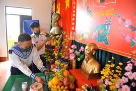 Hình ảnh mang mùa Xuân đến với chiến sỹ huyện đảo Trường Sa 
