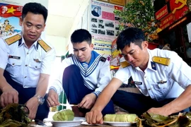 Những hình ảnh Tết đến với người lính trên nhà giàn DK1