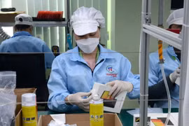 Hình ảnh dây chuyền sản xuất máy tính bảng đầu tiên tại Đà Nẵng 