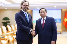 Thủ tướng Phạm Minh Chính tiếp Bộ trưởng Ngoại giao, Ngoại thương và Tôn giáo Argentina Santiago Andres Cafiero. (Ảnh: Dương Giang/TTXVN)