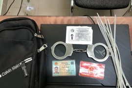 Tang vật trong vụ làm giả giấy tờ để hành nghề “hiệp sỹ." (Ảnh: TTXVN phát)