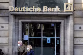 Deutsche Bank tại Frankfurt của Đức là một trong những ngân hàng có thể hưởng lợi bất ngờ. (Ảnh: AFP/TTXVN)